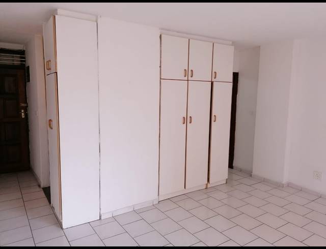 0.5 BEDROOM FLAT RENTED IN SOUTH BEACH